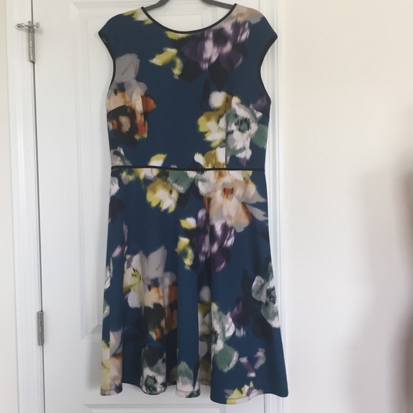 Established 1962 Dresses & Skirts - ❤️4/$25 ❤️ Established 1962 Floral Sheath Dress